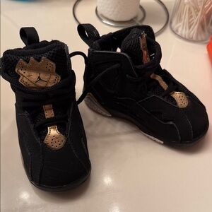 Nike Kids Black and Gold Sneakers